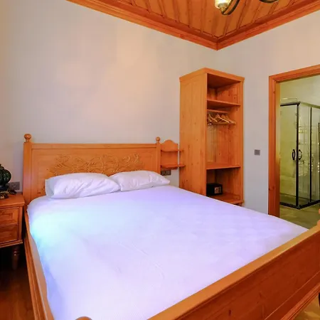 Pina Oldtown Hotel *