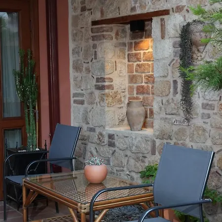 Pina Oldtown Отель